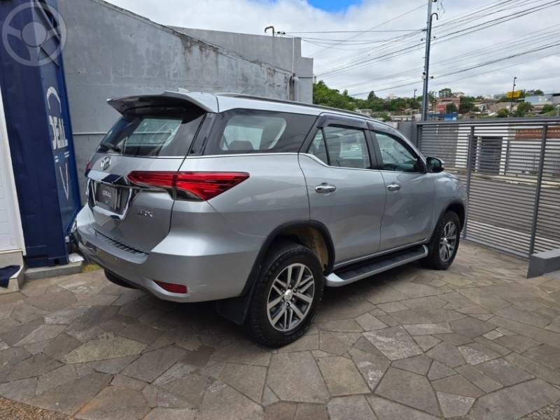 TOYOTA - HILUX SW4 2.8 SRX 4X4 16V TURBO INTERCOOLER DIESEL 4P AUTOMÁTICO - 2016/2016 - PRATA - R$ 199.000,00