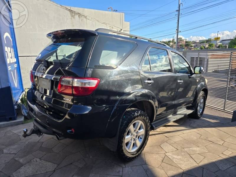 TOYOTA - HILUX SW4 3.0 SRV 4X4 7 LUGARES 16V TURBO INTERCOOLER DIESEL 4P AUTOMÁTICO - 2011/2011 - PRETA - R$ 119.900,00