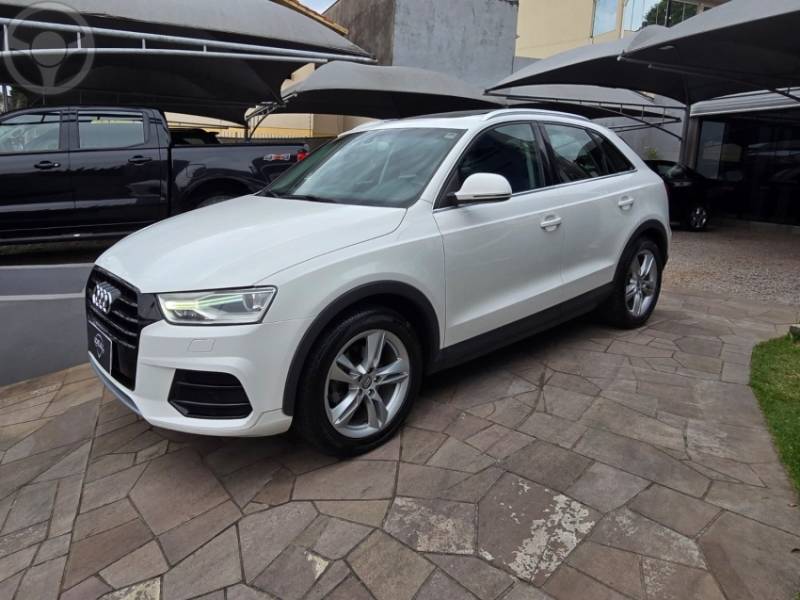 AUDI - Q3 2.0 TFSI AMBIENTE QUATTRO 4P S TRONIC - 2015/2016 - BRANCA - R$ 99.900,00