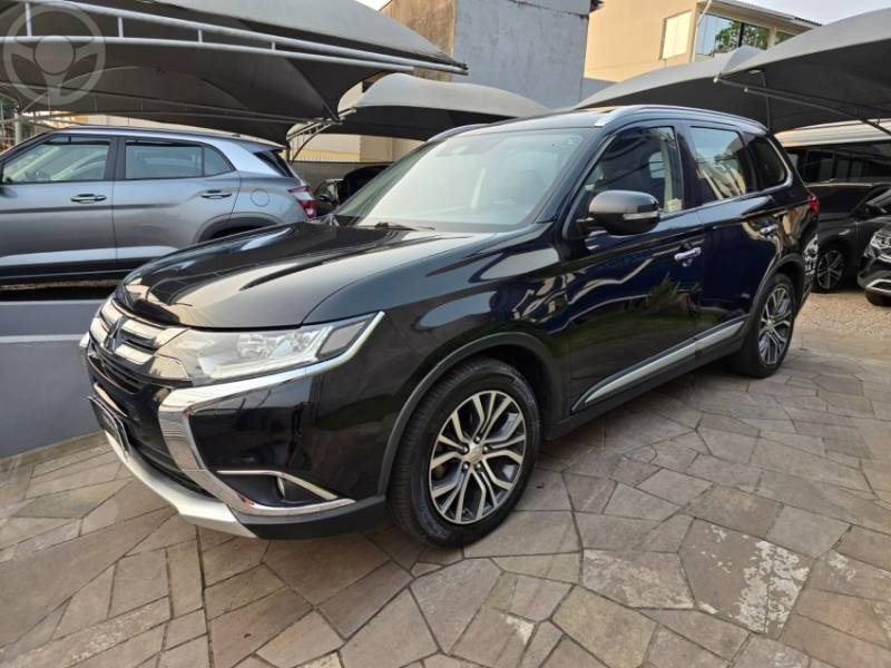 MITSUBISHI - OUTLANDER 2.2 4X4 16V DIESEL 4P AUTOMÁTICO - 2018/2018 - PRETA - R$ 155.900,00