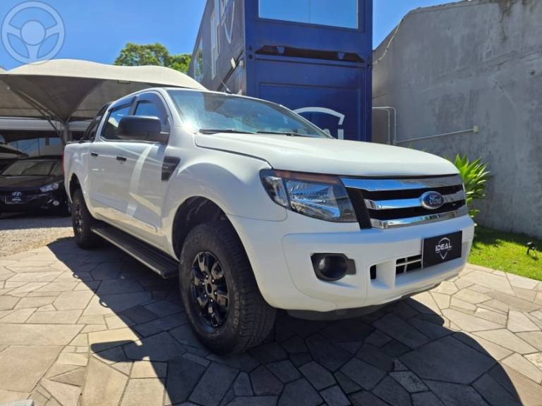 FORD - RANGER 2.5 XLS 4X2 CD 16V FLEX 4P MANUAL - 2014/2014 - BRANCA - R$ 82.900,00