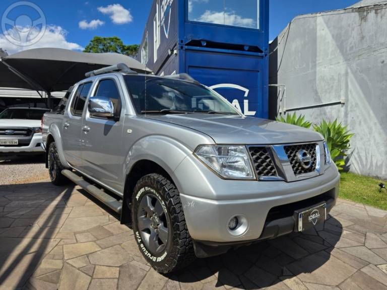 NISSAN - FRONTIER 2.5 LE 4X4 CD TURBO ELETRONIC DIESEL 4P AUTOMÁTICO - 2013/2013 - CINZA - R$ 89.900,00