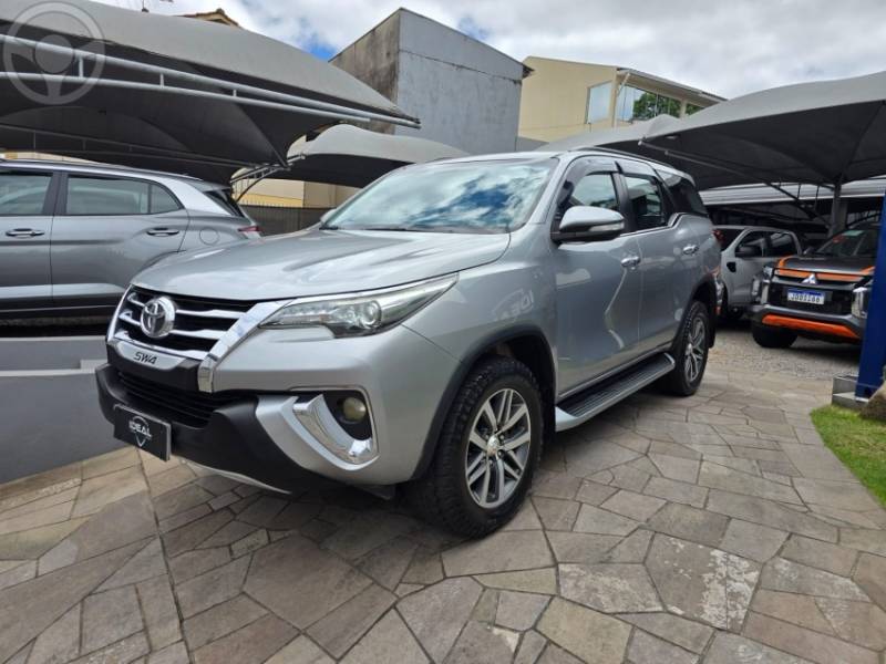 TOYOTA - HILUX SW4 2.8 SRX 4X4 16V TURBO INTERCOOLER DIESEL 4P AUTOMÁTICO - 2016/2016 - PRATA - R$ 199.000,00