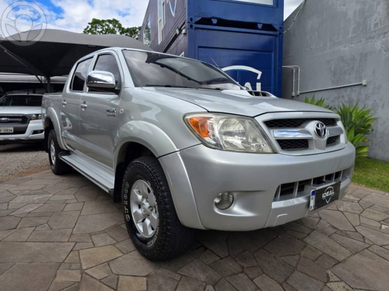 TOYOTA - HILUX 3.0 SRV 4X2 CD 16V TURBO INTERCOOLER DIESEL 4P MANUAL - 2006/2006 - PRATA - R$ 79.900,00